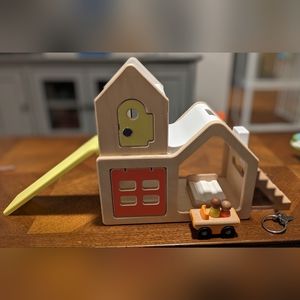 Lovevery Modular Playhouse, Accessories, Car and Peg Dolls